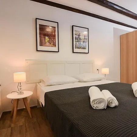 Guest house Old Town 2*