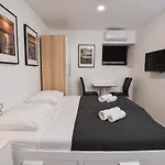Old Town 3* 풀라