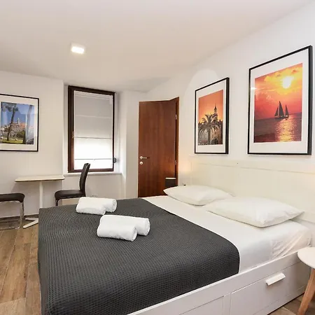 Old Town 게스트하우스 풀라