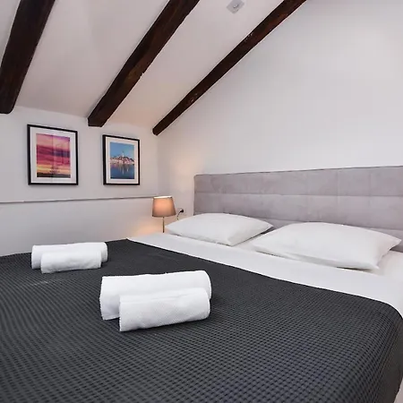 Πανσιόν Old Town 3*