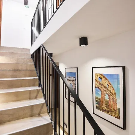 Old Town Πανσιόν Πούλα